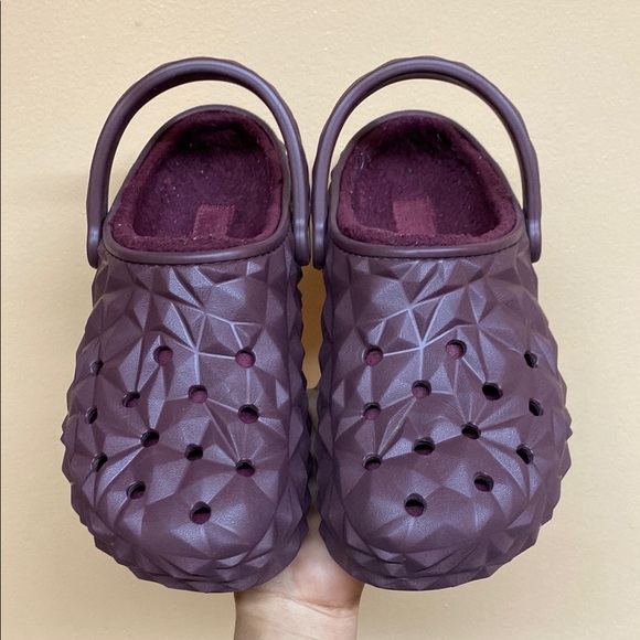 Crocs Tie Dye And Dark Cherry Geometric Fleece Lined Clogs Size 9 Bundle - Picture 9 of 15